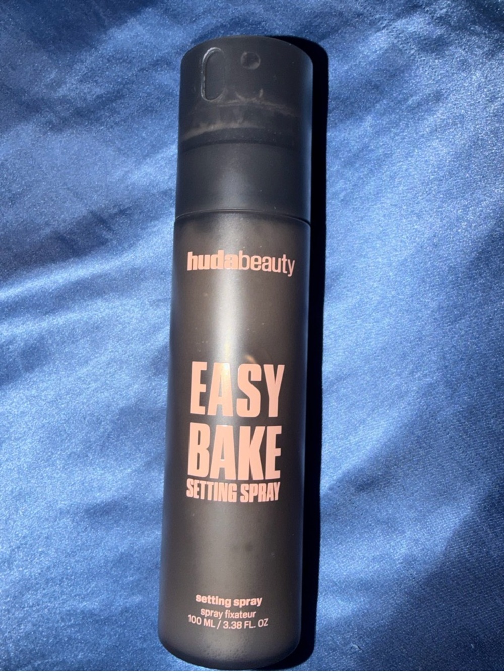 HUDA BEAUTY Easy Bake Setting Spray - Black with Pink Logo